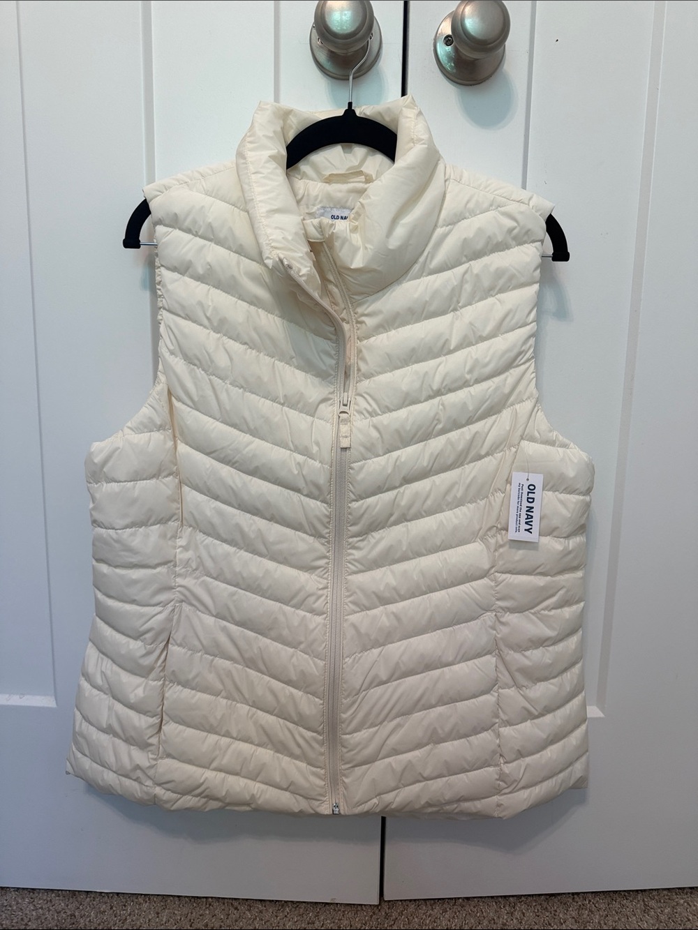 Old Navy Cream Quilted Packable Puffer Vest